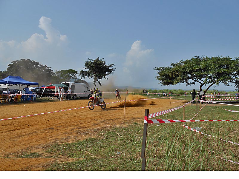 22Motocrossrennen in Maloukou, nahe Kinshasa